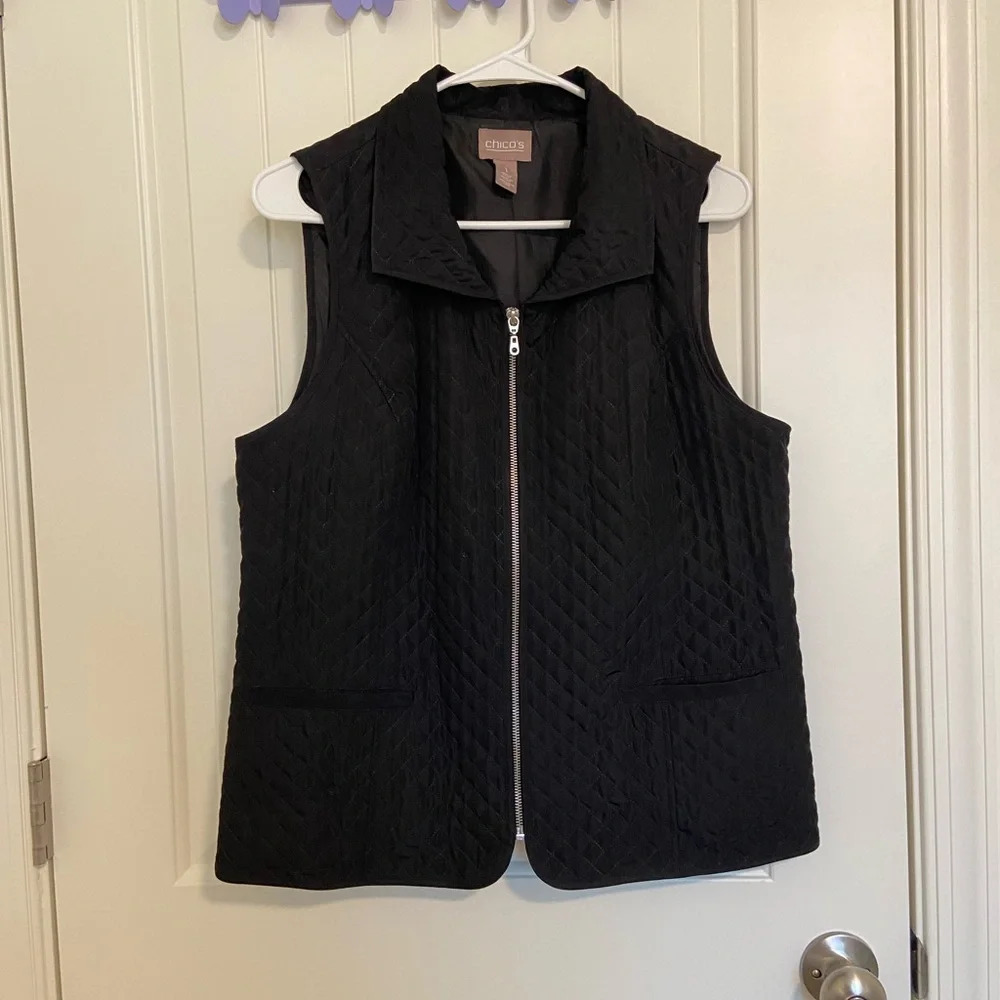 EUC | Chico’s women’s padded diamond stitch vest — medium‎
